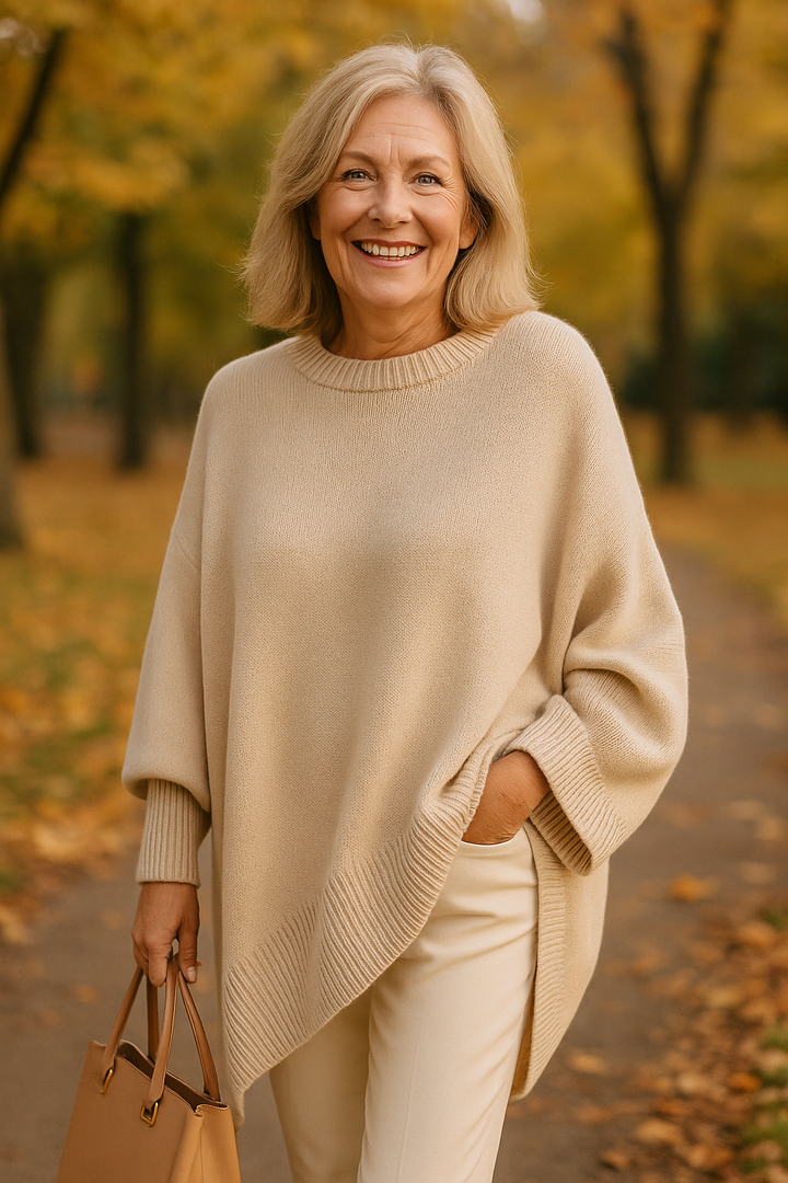 EMMA | ÖVERSTOR STICKAD PONCHOTRÖJA