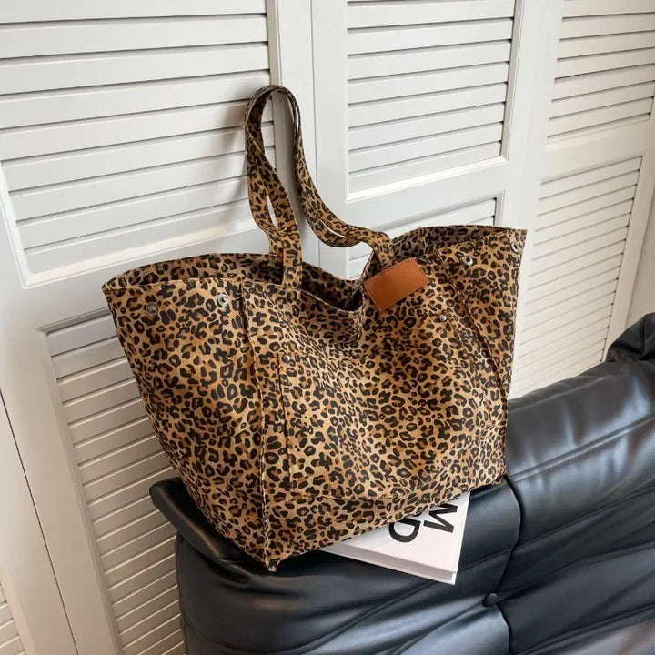 Snygg leopardväska