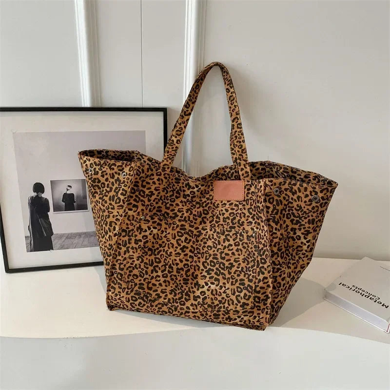 Snygg leopardväska