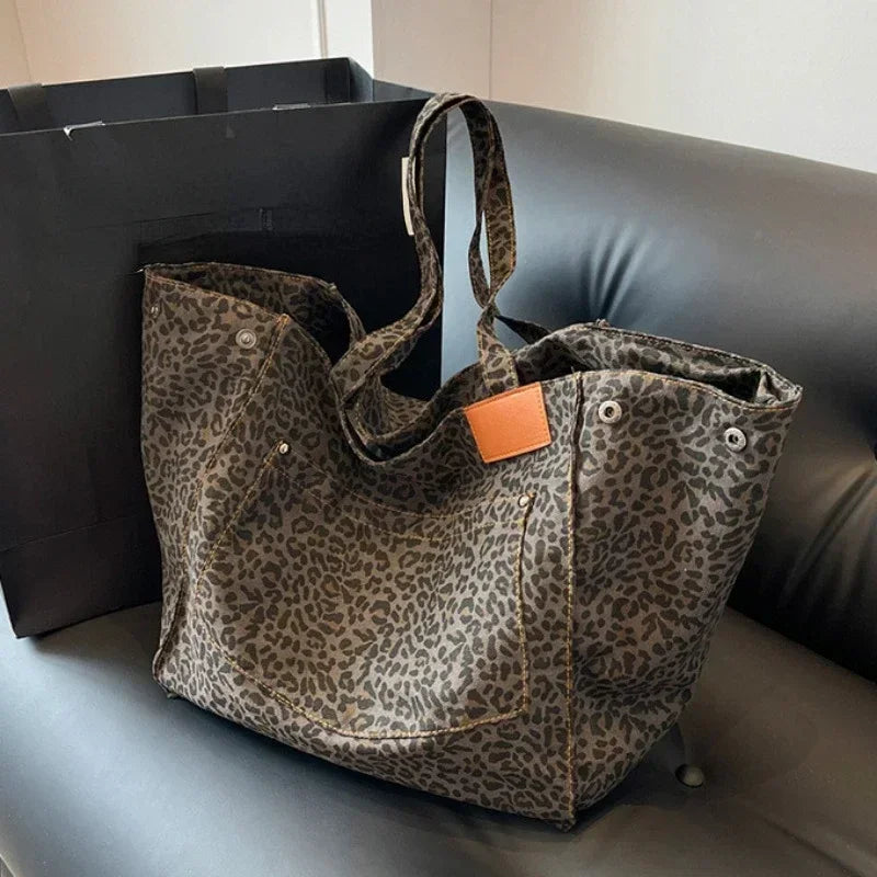 Snygg leopardväska