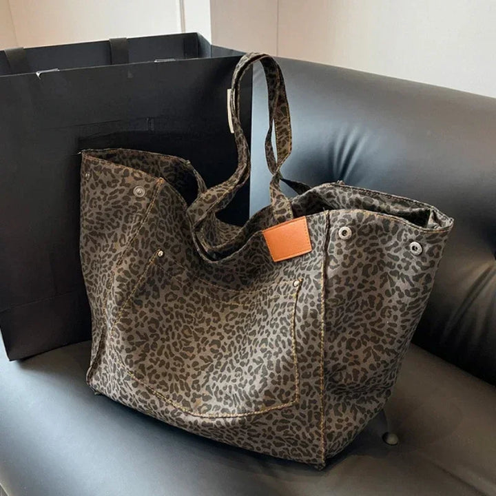 Snygg leopardväska