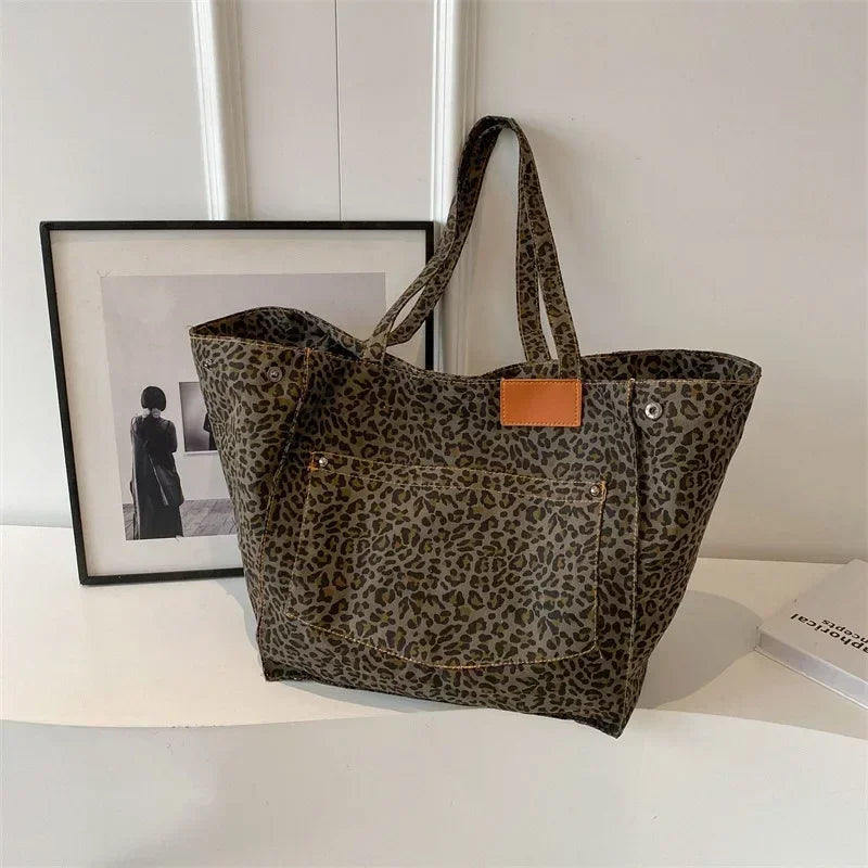 Snygg leopardväska