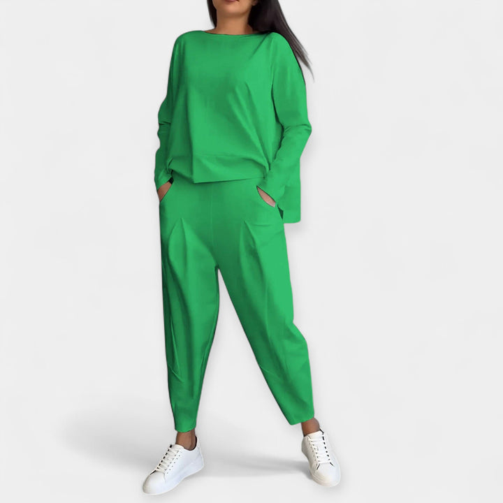 Modern smickrande klänning