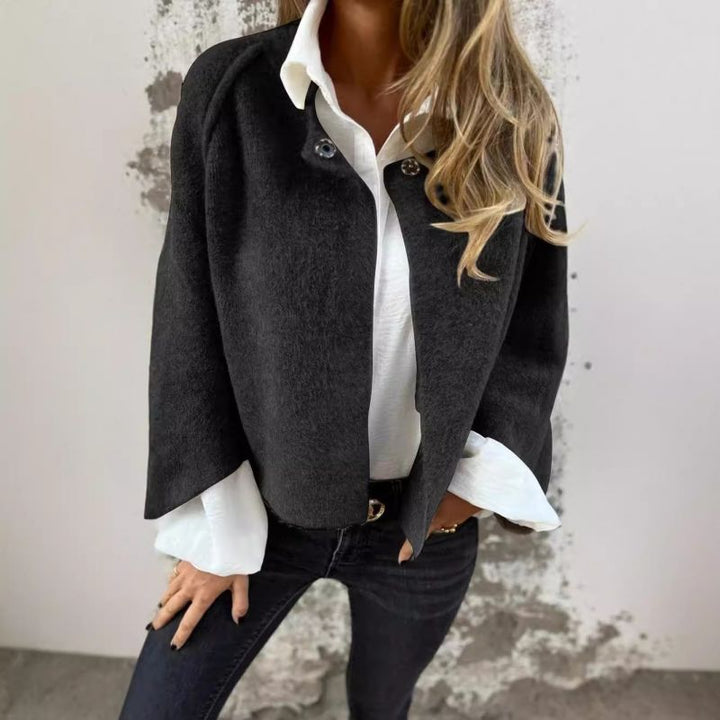 Elise™ – Kort kappa med eleganta utsvängda ärmar