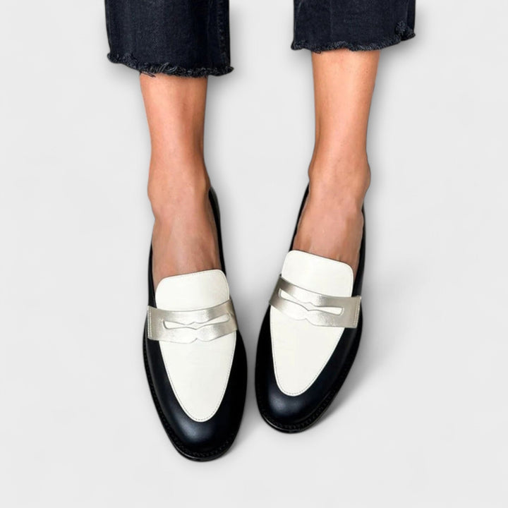 Lovisa™ | Svarta loafers med metallisk glans